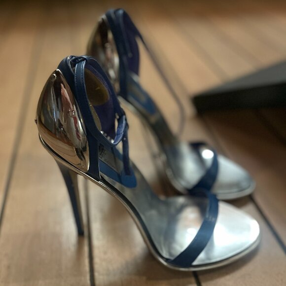 MIA Limited Edition "Lenny" Heels - Picture 4 of 13